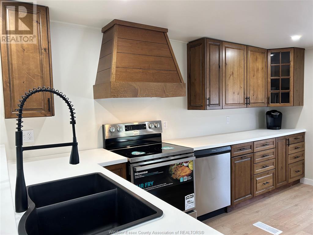 1 Parkside Drive, Mcgregor, Ontario  N0R 1J0 - Photo 3 - 24021495