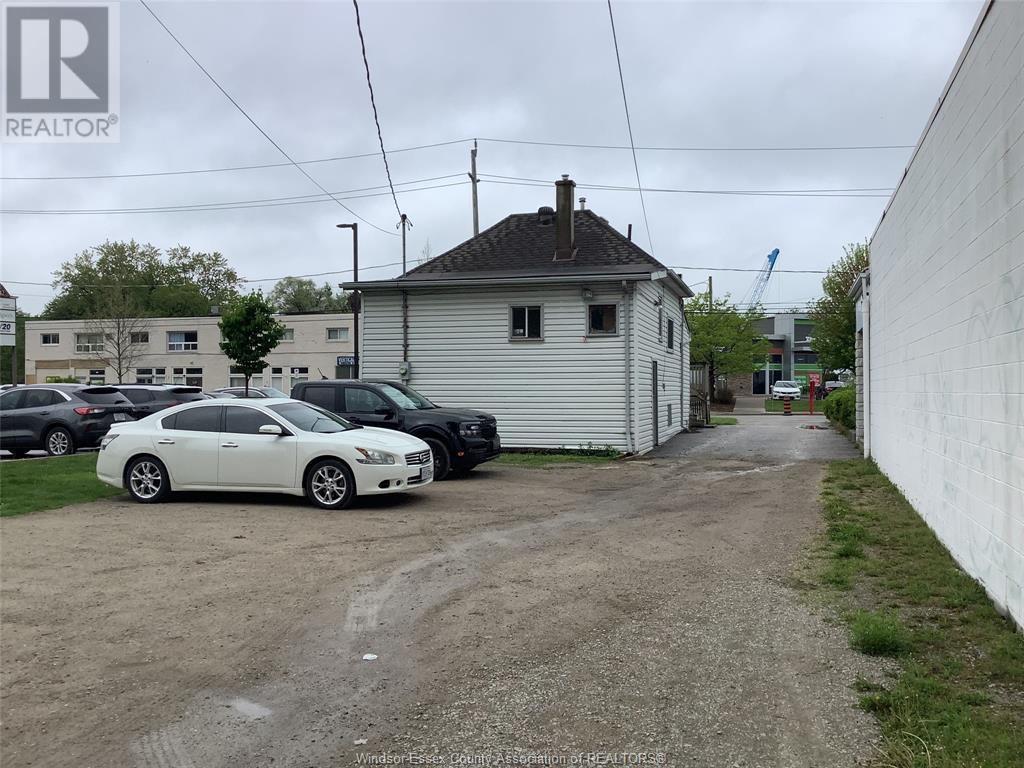 222 Lauzon, Windsor, Ontario  N8S 3L6 - Photo 2 - 25012119