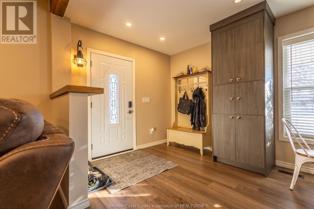 1695 Division Road North, Kingsville, Ontario  N9Y 2Y9 - Photo 3 - 25019364