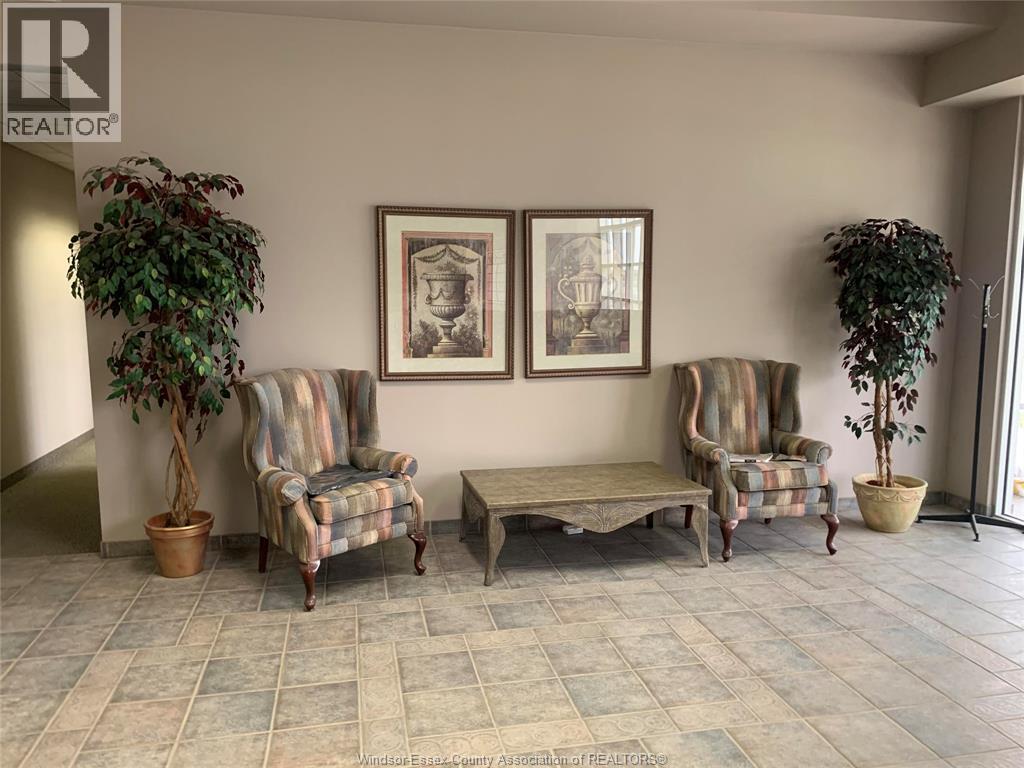 775 Gillard Street, Wallaceburg, Ontario  N8A 5G7 - Photo 6 - 25020263