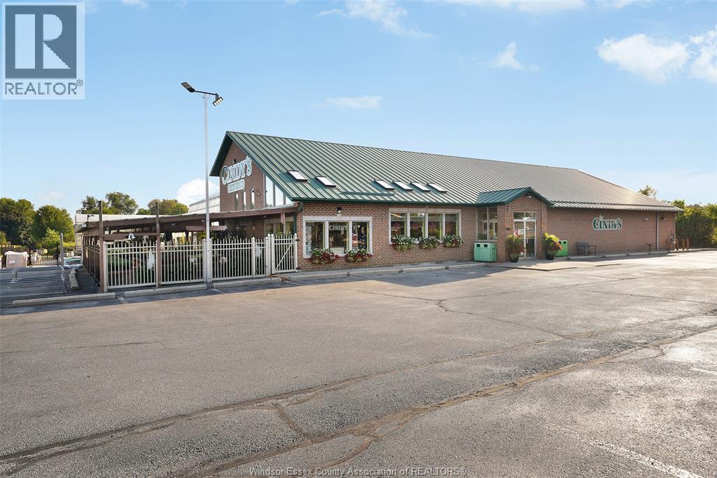 585 SEACLIFF DRIVE, Kingsville, Ontario