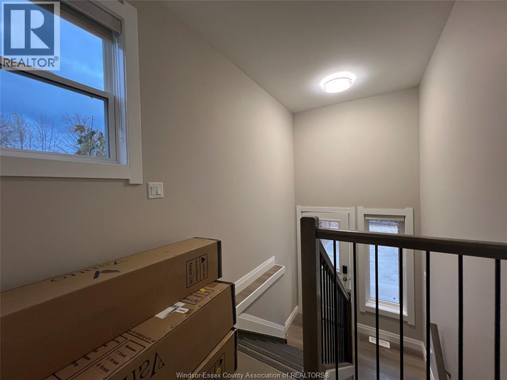 917 Mckay Unit# 2–m-R1, Windsor, Ontario  N9B 2A4 - Photo 3 - 25027024