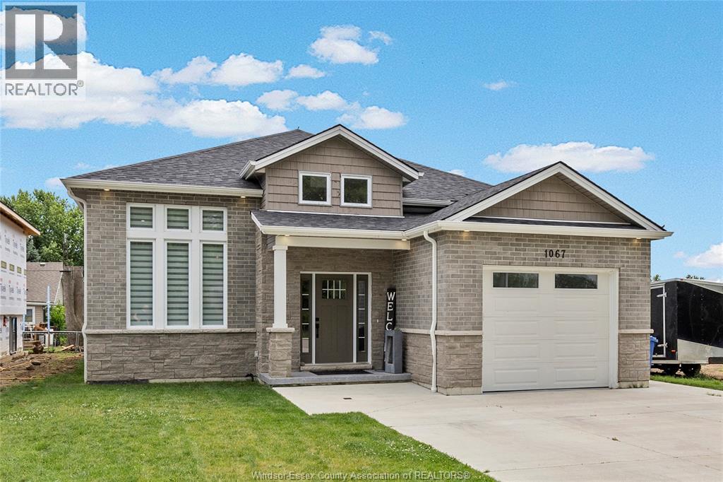 1067 MAPLE AVENUE, Kingsville, Ontario