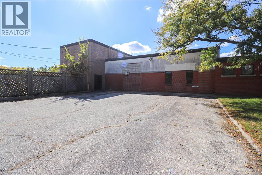 2130 South Pacific Avenue, Windsor, Ontario  N8X 2A3 - Photo 2 - 25027288