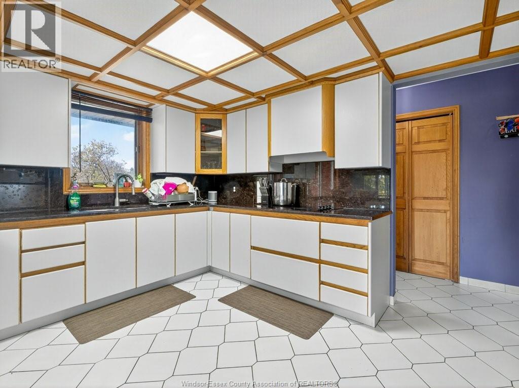 2495 Division Road North, Kingsville, Ontario  N9Y 2E5 - Photo 15 - 25028046