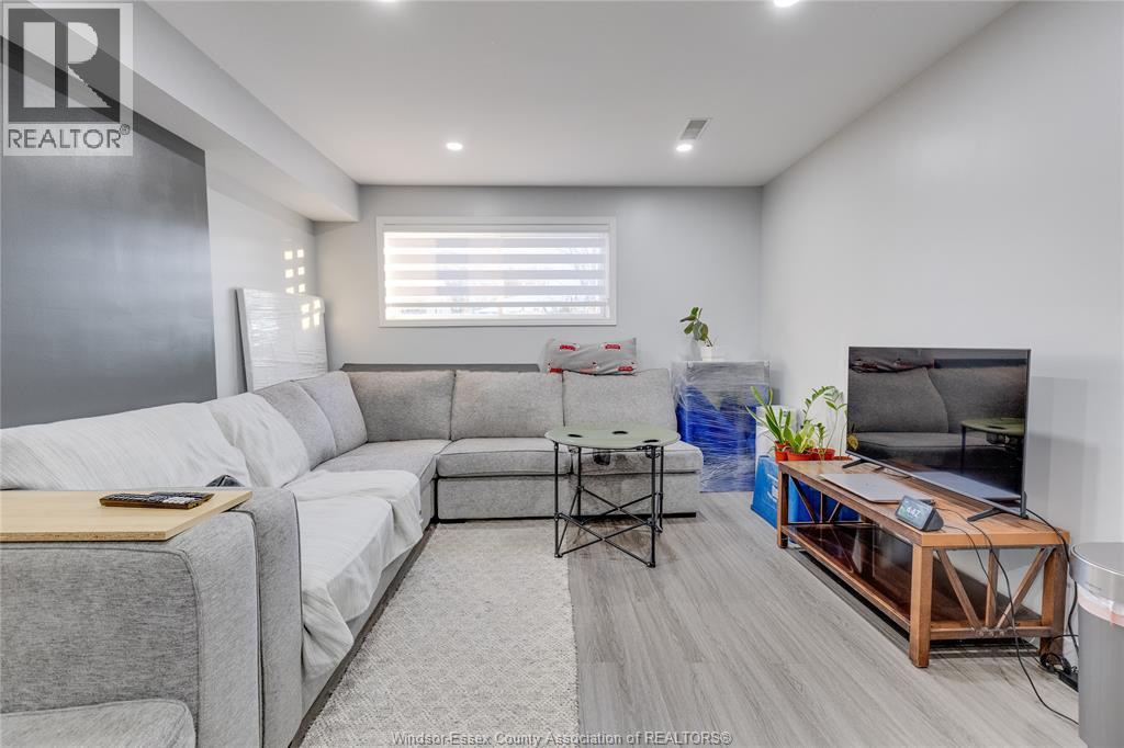 12726 Horwood Crescent Unit# Lower, Tecumseh, Ontario  N8N 4T9 - Photo 3 - 25029325