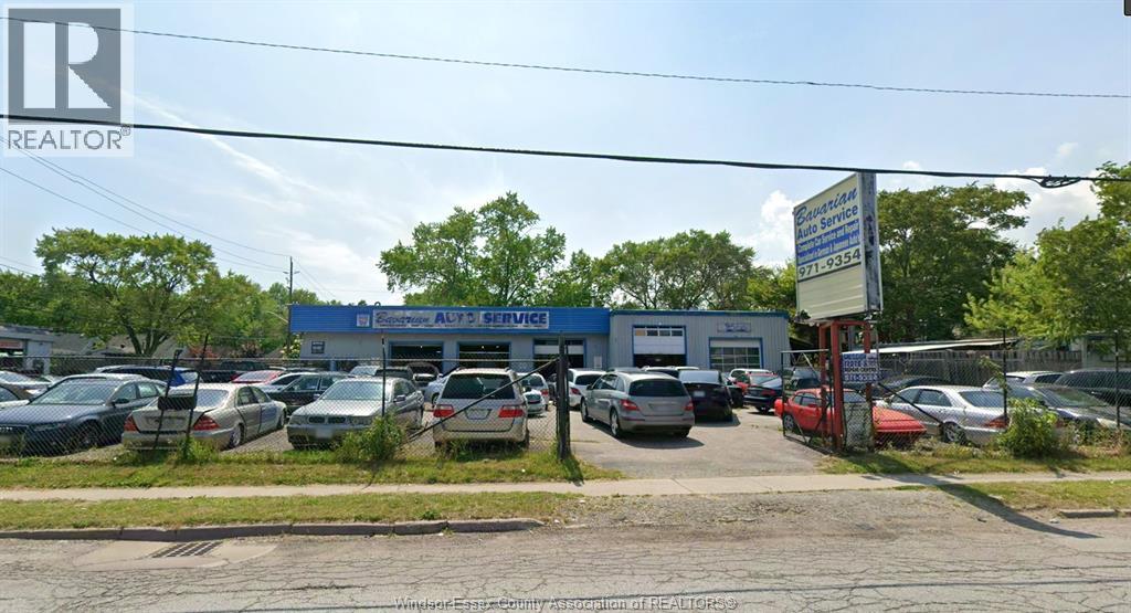 940 GILES West, Windsor, Ontario