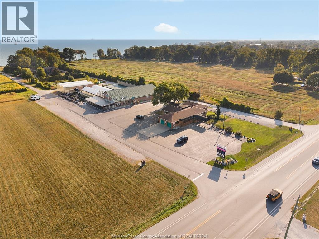 585 SEACLIFF DRIVE, Kingsville, Ontario