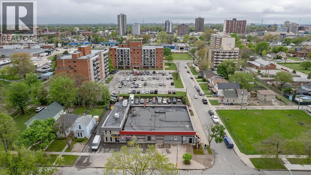 857 Howard Avenue, Windsor, Ontario  N9A 1S1 - Photo 2 - 25031334