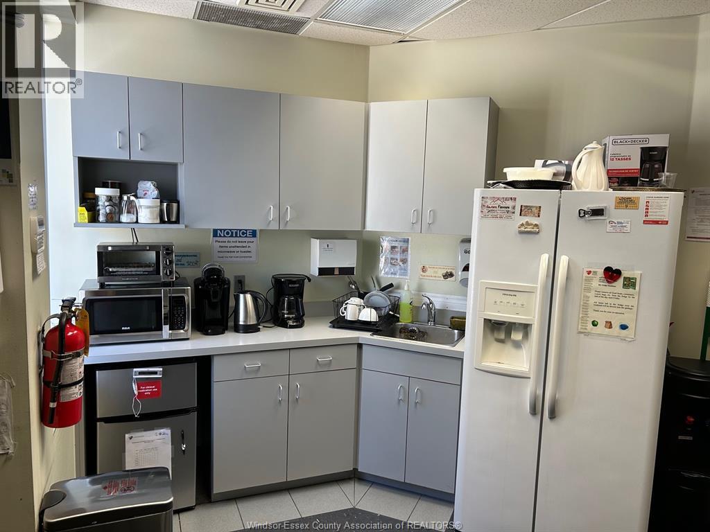 2545 Ouellette Avenue Unit# 2, Windsor, Ontario  N8X 1L9 - Photo 7 - 25031354