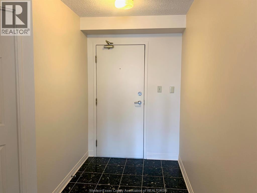 75 Riverside Drive East Unit# 410, Windsor, Ontario  N9A 7C4 - Photo 2 - 25031734