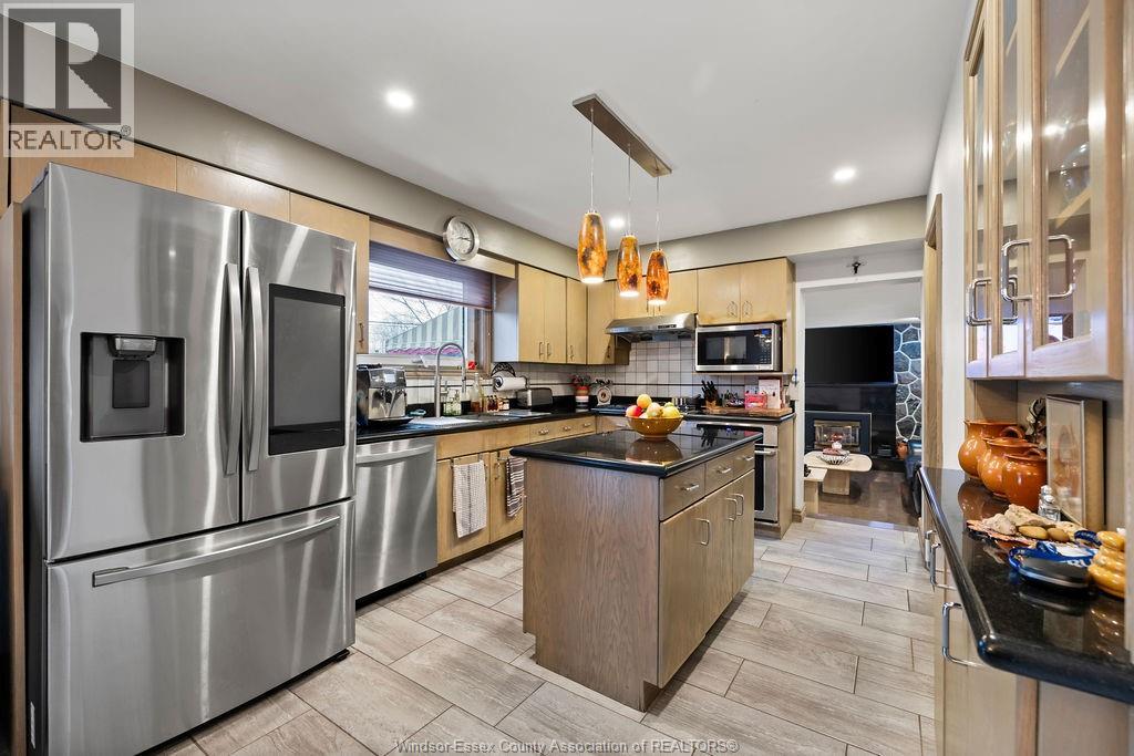 1670 Campbell Avenue, Windsor, Ontario  N9B 2K6 - Photo 10 - 25031884