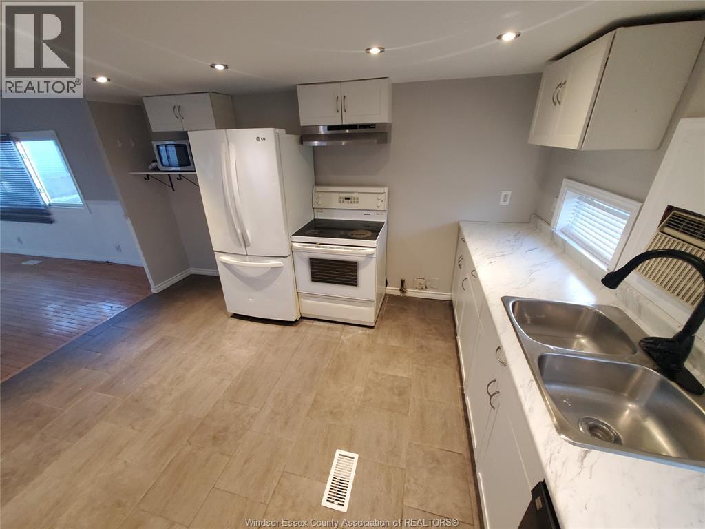 50 Regina, Lakeshore, Ontario  N8N 2P5 - Photo 9 - 25031911