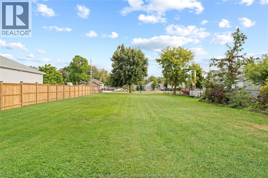 333 Victoria St., Essex, Ontario  N8M 1N6 - Photo 2 - 25032054