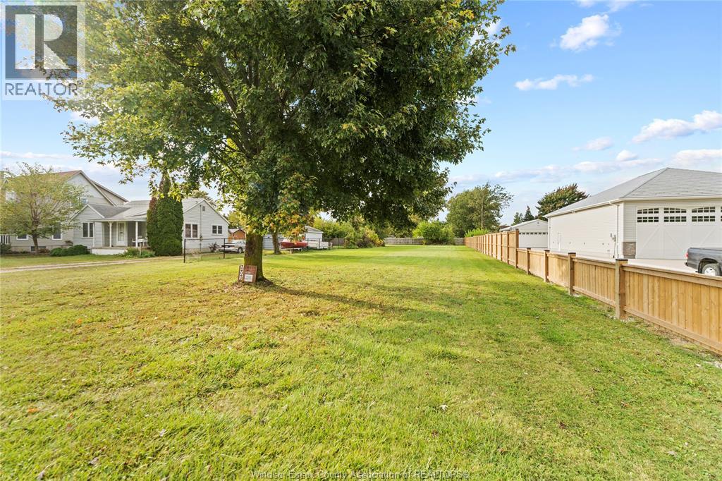 333 Victoria St., Essex, Ontario  N8M 1N6 - Photo 3 - 25032054