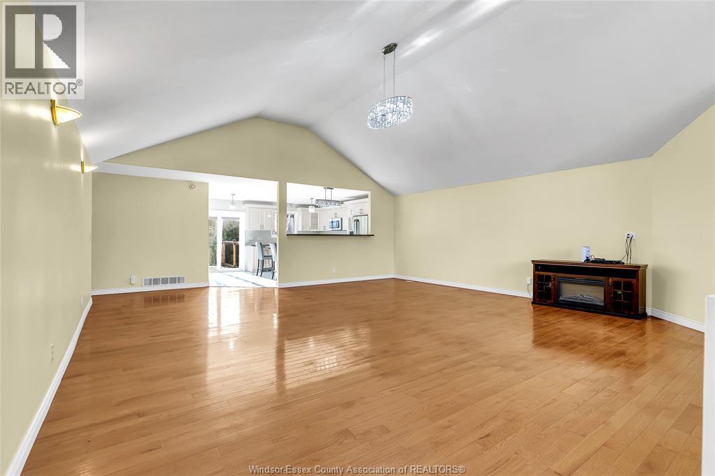 4305 Golfcourse Crescent, Windsor, Ontario  N9G 2P5 - Photo 6 - 25032091