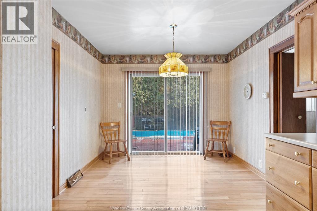 424 County Rd 14, Kingsville, Ontario  N0R 1B0 - Photo 3 - 25031719