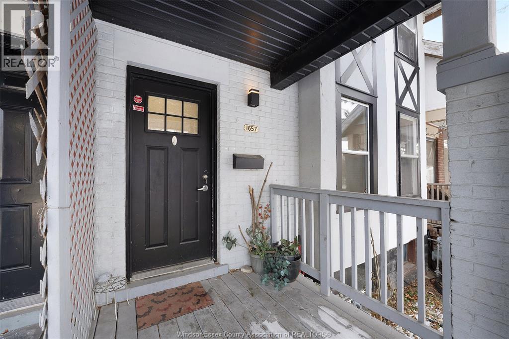 1657 Martindale, Windsor, Ontario  N9B 1G7 - Photo 3 - 26000274