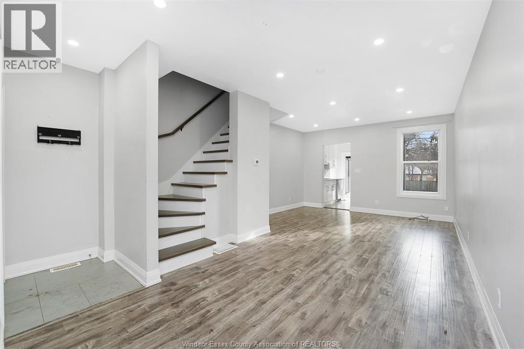 1657 Martindale, Windsor, Ontario  N9B 1G7 - Photo 5 - 26000274