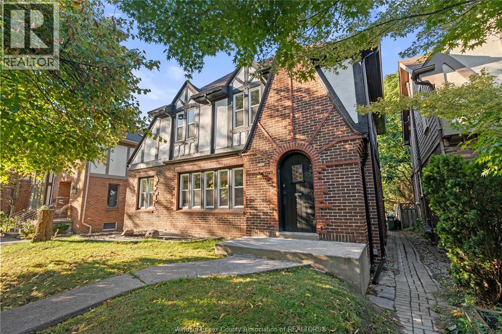 2163 VICTORIA, Windsor, Ontario