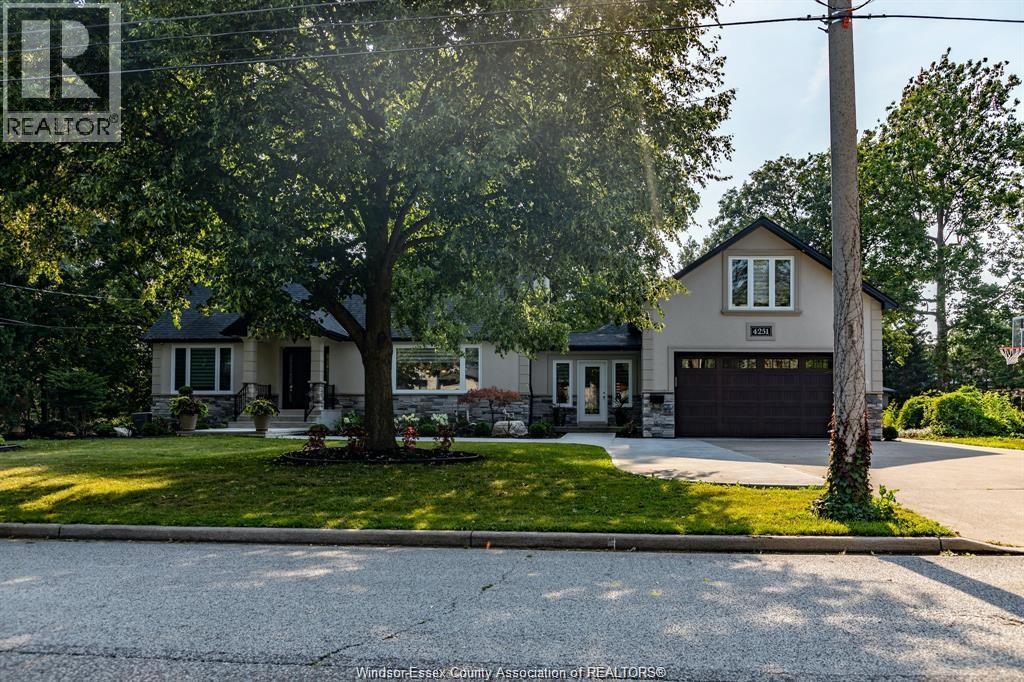 4251 ROSELAND DRIVE West, Windsor, Ontario