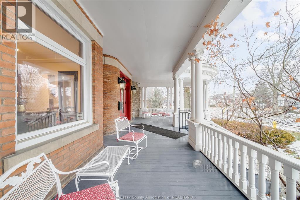 259 Wellington Street West, Chatham, Ontario  N7M 1J9 - Photo 3 - 26000207