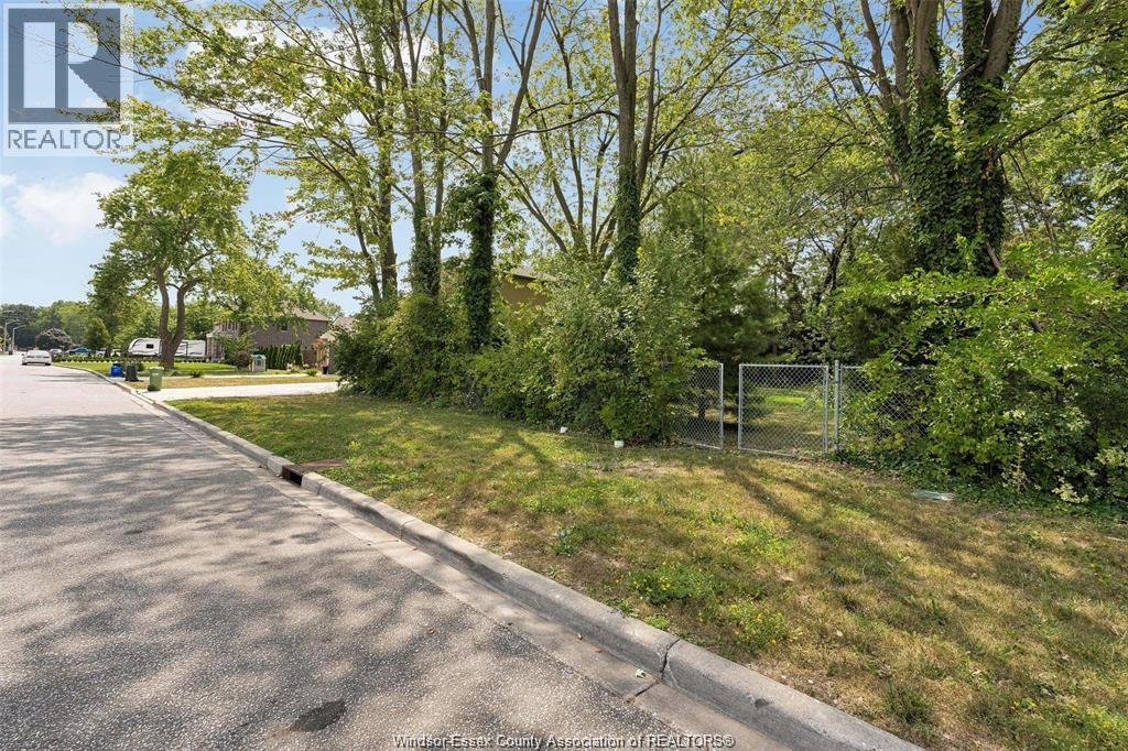 V/l Eastlawn, Windsor, Ontario  N8S 3G7 - Photo 2 - 26000960