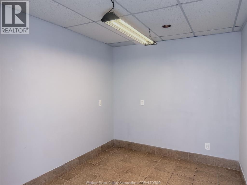 12127 Tecumseh Road East, Tecumseh, Ontario  N8N 1M2 - Photo 13 - 26001018