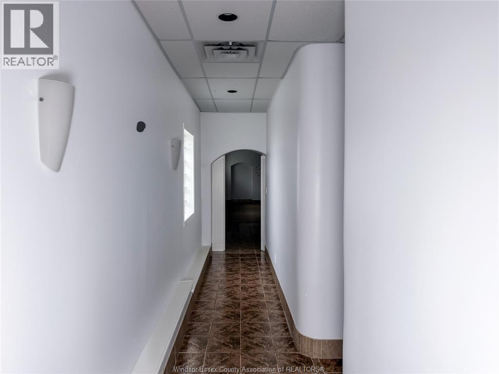 12127 Tecumseh Road East, Tecumseh, Ontario  N8N 1M2 - Photo 14 - 26001018