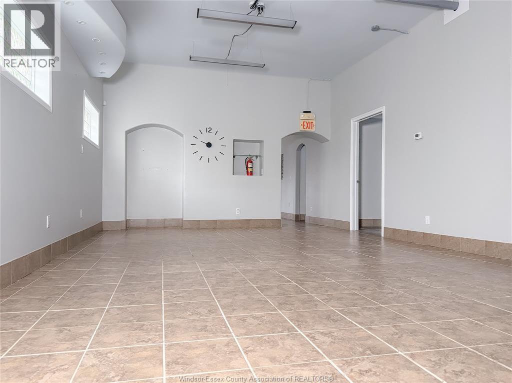 12127 Tecumseh Road East, Tecumseh, Ontario  N8N 1M2 - Photo 3 - 26001018