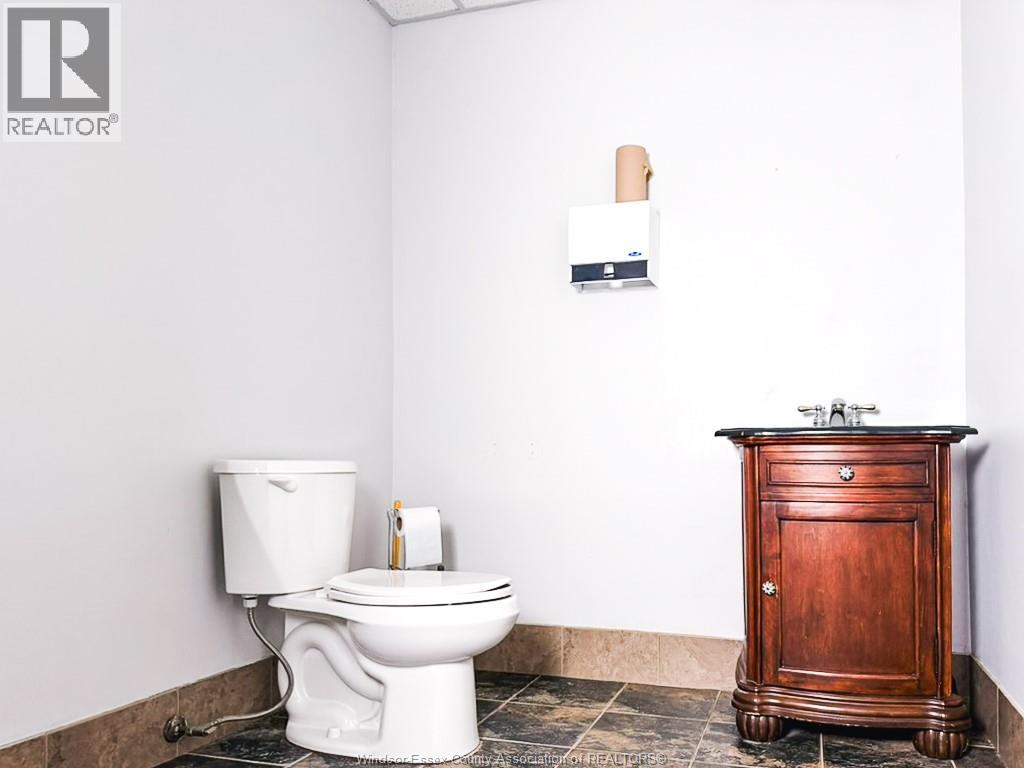 12127 Tecumseh Road East, Tecumseh, Ontario  N8N 1M2 - Photo 6 - 26001018