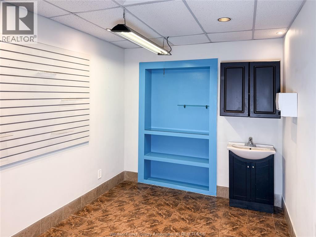 12127 Tecumseh Road East, Tecumseh, Ontario  N8N 1M2 - Photo 9 - 26001018