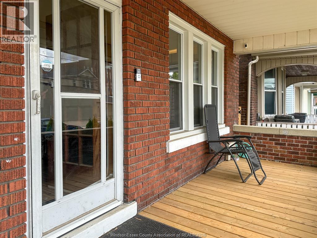 909 Pelissier, Windsor, Ontario  N9A 4L6 - Photo 2 - 26001129