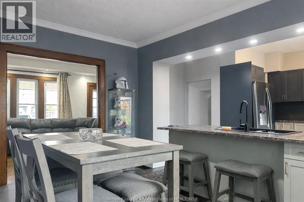 909 Pelissier, Windsor, Ontario  N9A 4L6 - Photo 4 - 26001129