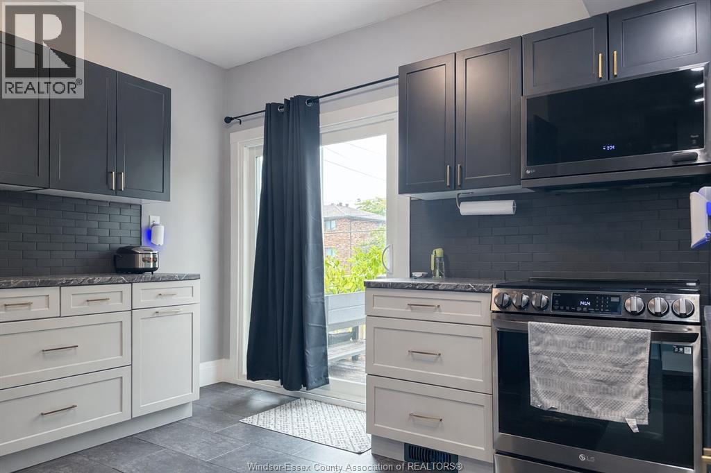 909 Pelissier, Windsor, Ontario  N9A 4L6 - Photo 5 - 26001129