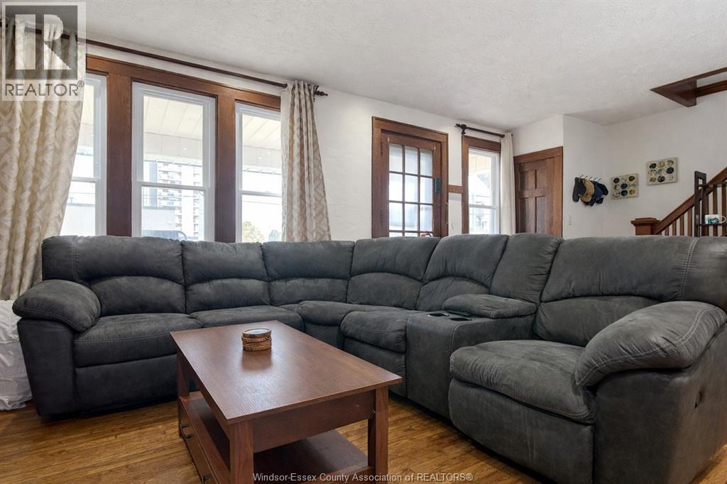 909 Pelissier, Windsor, Ontario  N9A 4L6 - Photo 9 - 26001129