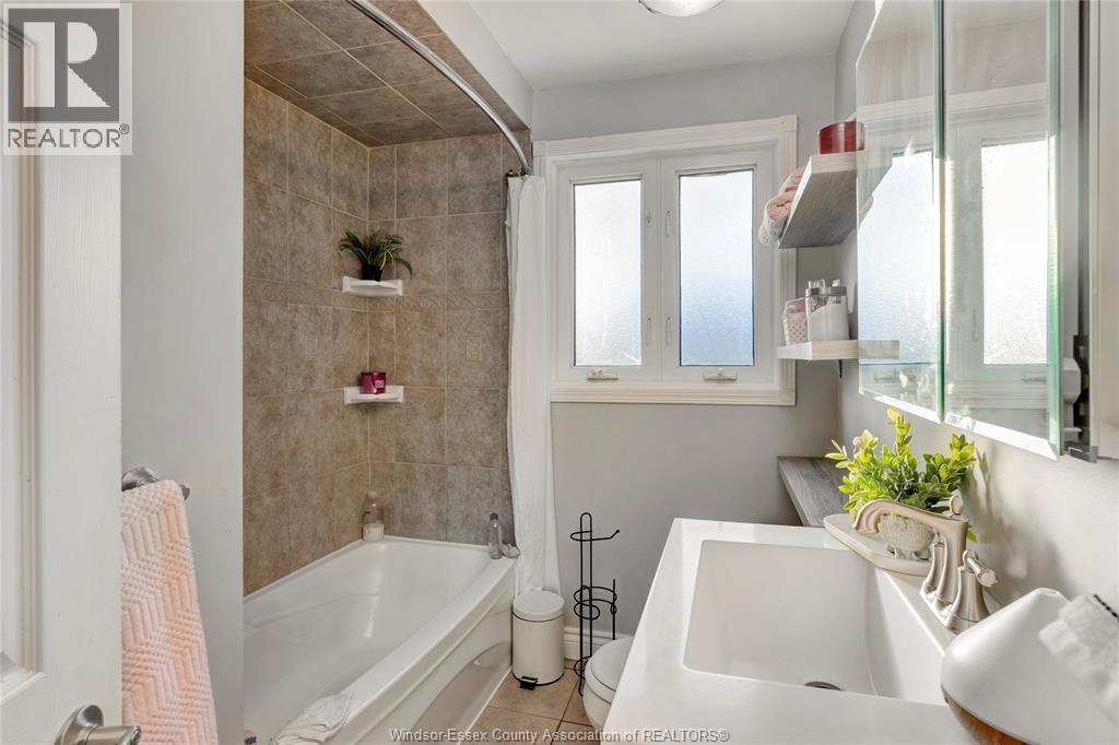 805 Roselawn, Windsor, Ontario  N9E 2B3 - Photo 17 - 26001521