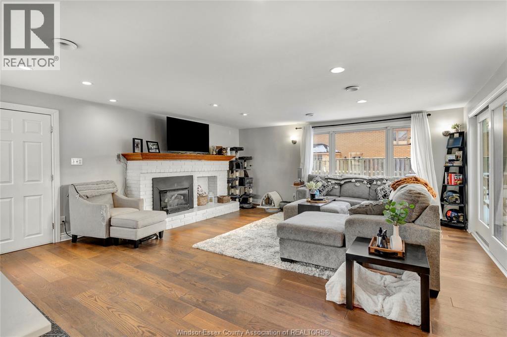 805 Roselawn, Windsor, Ontario  N9E 2B3 - Photo 3 - 26001521