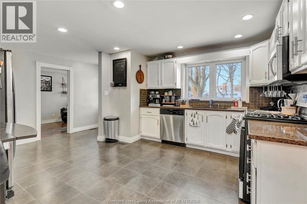 805 Roselawn, Windsor, Ontario  N9E 2B3 - Photo 5 - 26001521