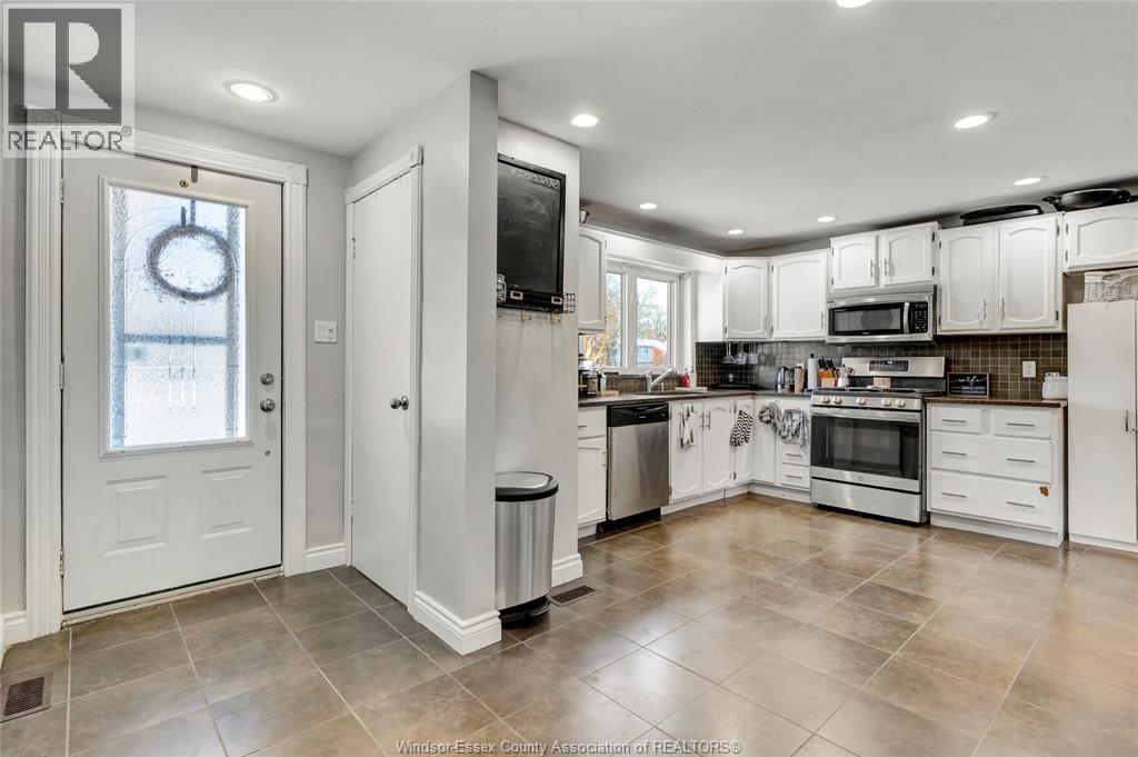 805 Roselawn, Windsor, Ontario  N9E 2B3 - Photo 7 - 26001521