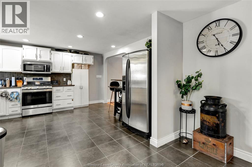 805 Roselawn, Windsor, Ontario  N9E 2B3 - Photo 8 - 26001521