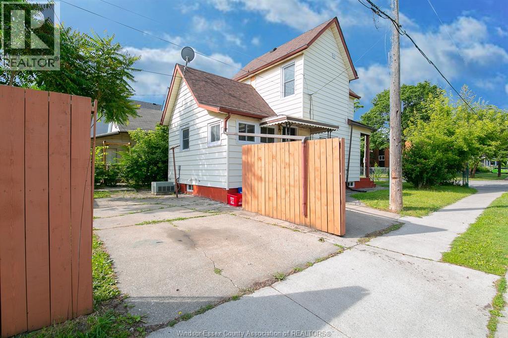 402 Aylmer Avenue, Windsor, Ontario  N9A 1T6 - Photo 2 - 26001720
