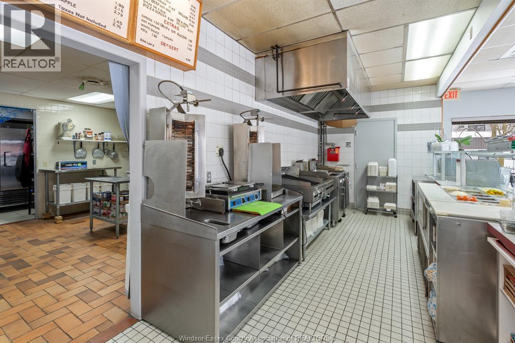 11897 Tecumseh Road East, Tecumseh, Ontario  N8N 1L8 - Photo 8 - 26001653