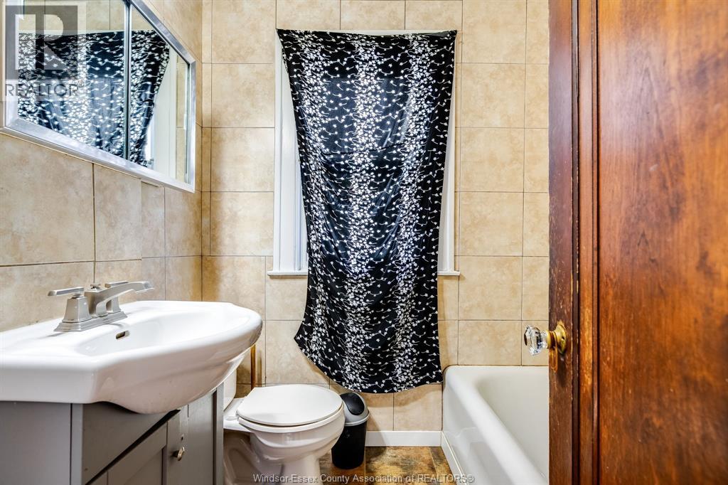 366 Rankin, Windsor, Ontario  N9B 2R7 - Photo 16 - 26001762