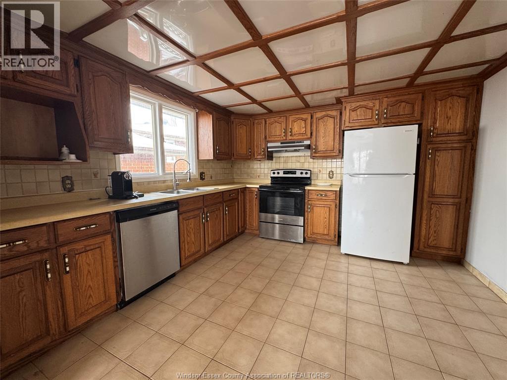 3034 Fazio Drive, Windsor, Ontario  N9E 4G1 - Photo 7 - 26001884