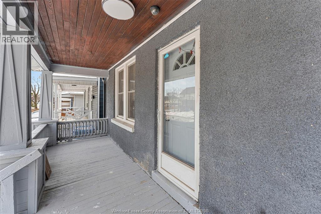 1127 Wellington Avenue, Windsor, Ontario  N9A 5K2 - Photo 3 - 26001900