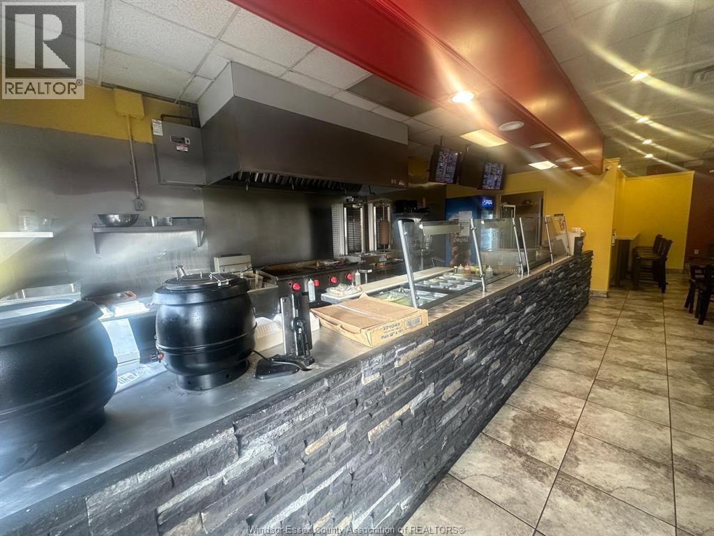 2212 Huron Church Road, Windsor, Ontario  N9C 2L7 - Photo 5 - 26002063