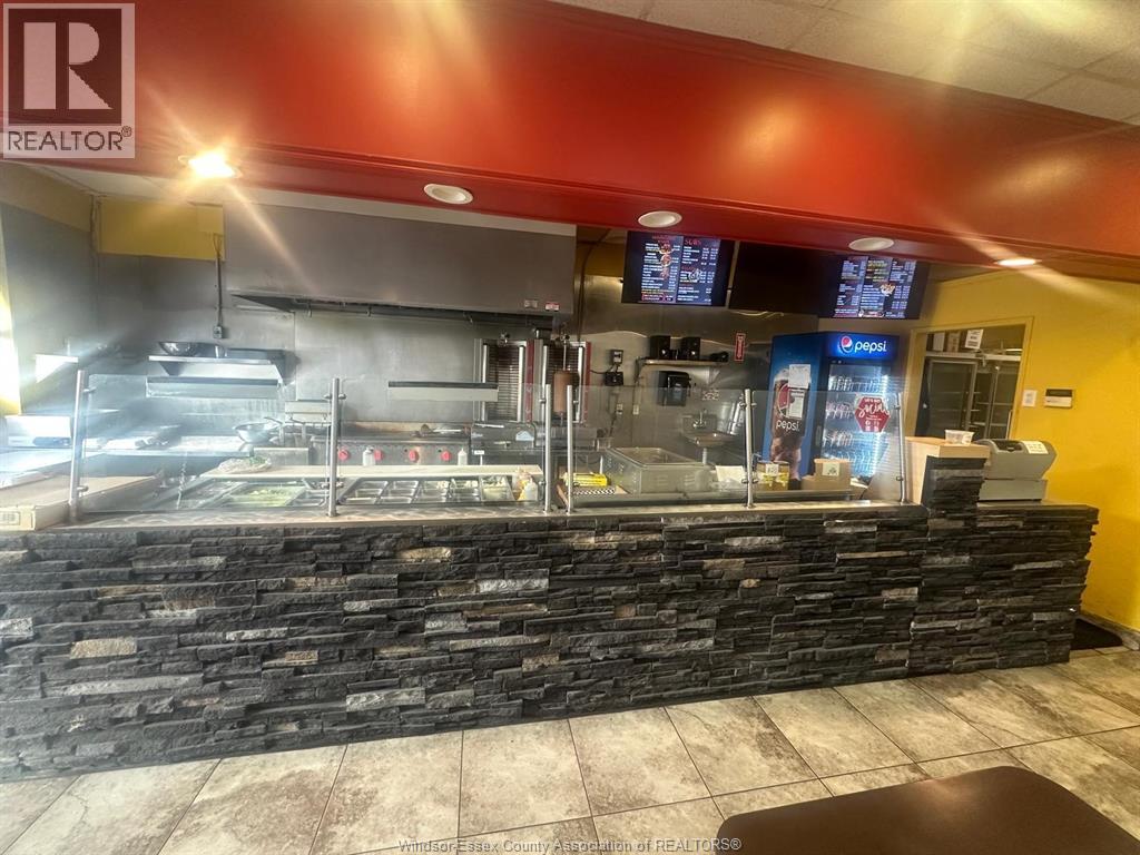 2212 Huron Church Road, Windsor, Ontario  N9C 2L7 - Photo 6 - 26002063