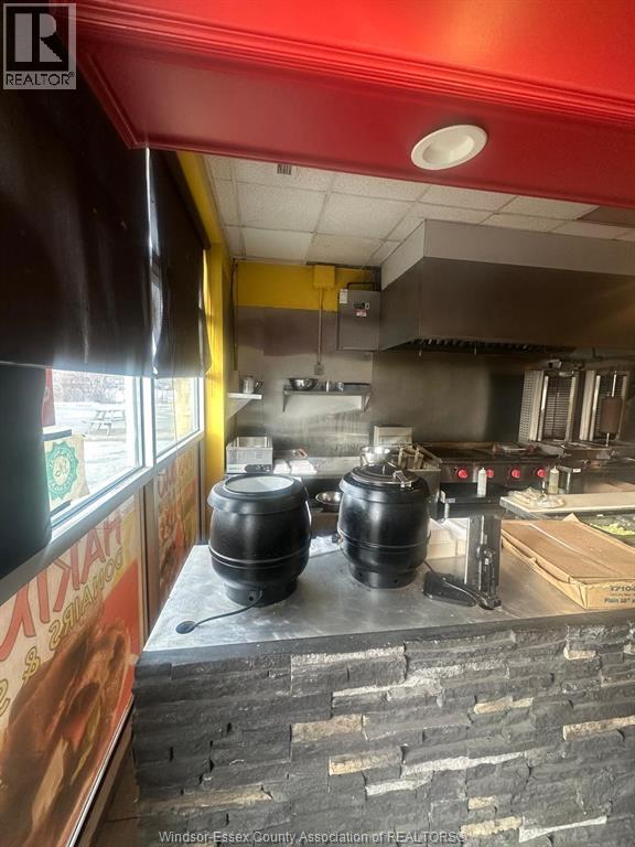 2212 Huron Church Road, Windsor, Ontario  N9C 2L7 - Photo 8 - 26002063