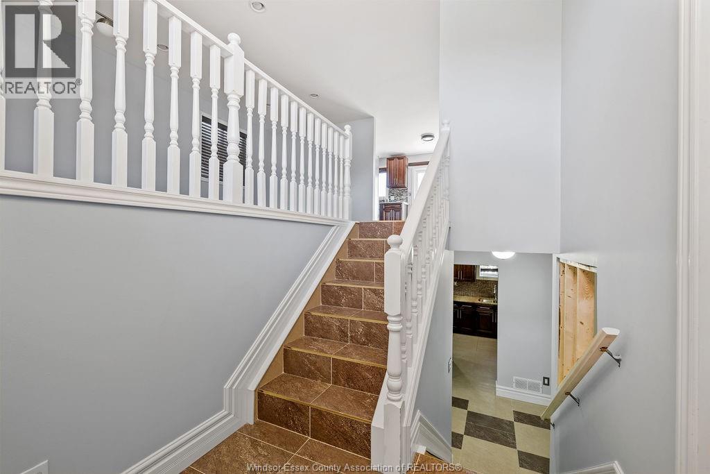 707 Sarah Court, Windsor, Ontario  N9G 2Y7 - Photo 4 - 26002169